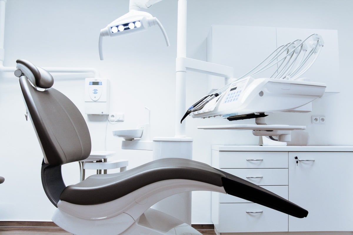 Natural teeth and artificial implants