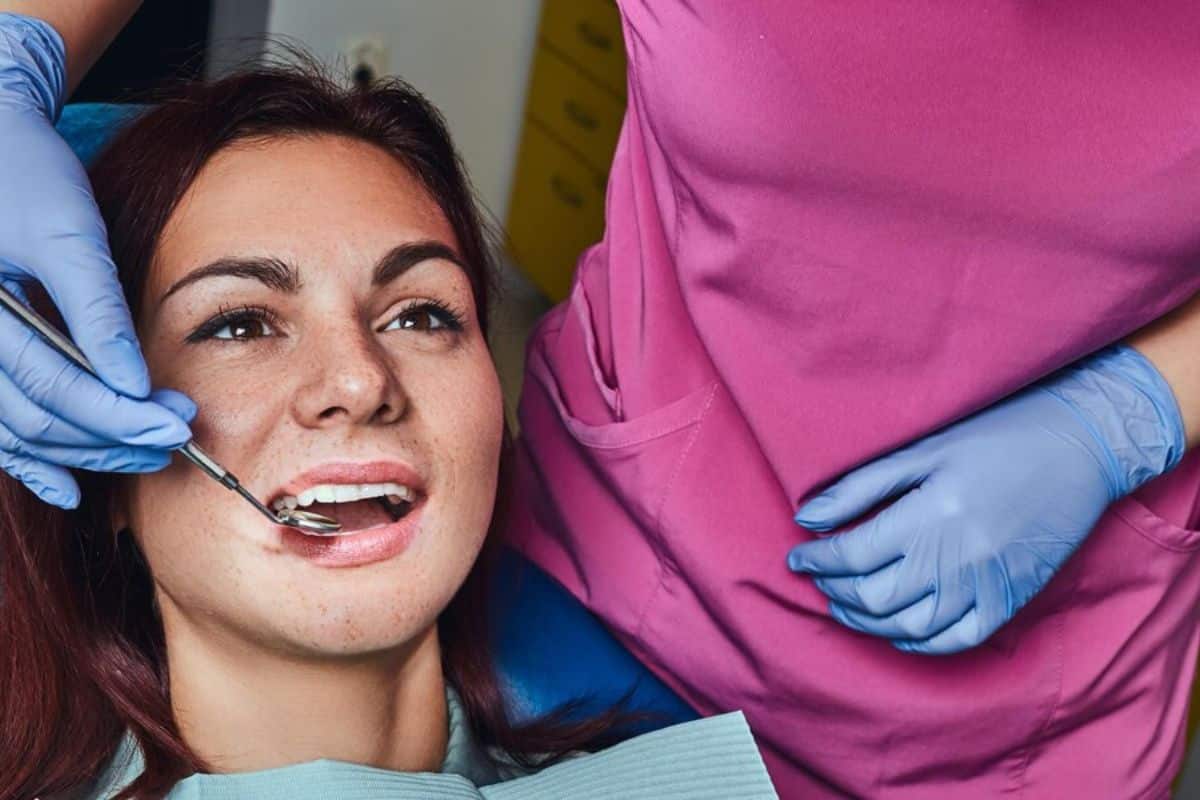 Veneers vs. Bonding Which Cosmetic Dental Treatment Is Right for You Veneers vs. Bonding: Which Cosmetic Dental Treatment Is Right for You?