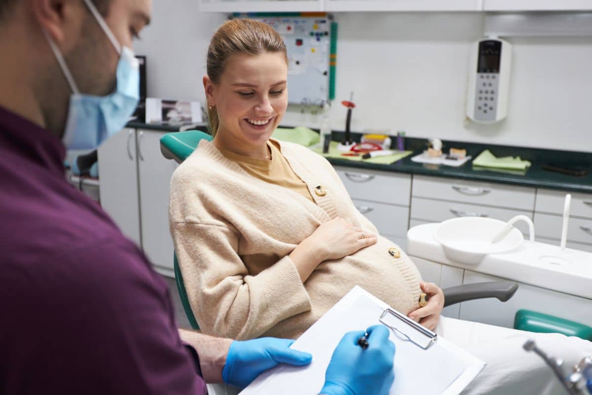 Pregnant woman visiting the dentist.